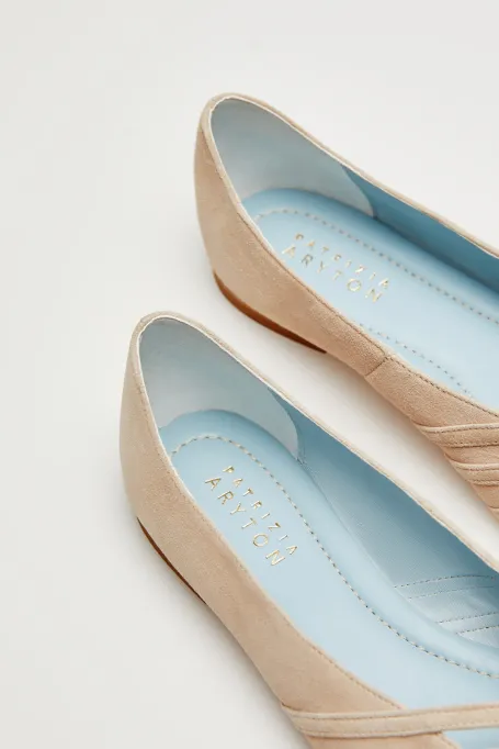 Beige Ballerinas aus Wildleder