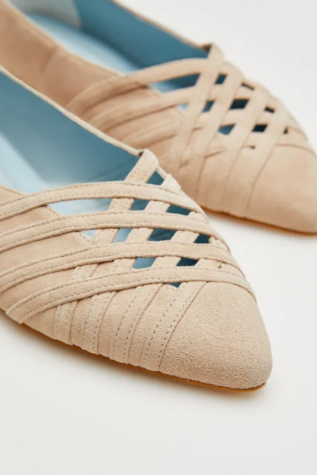 Beige Ballerinas aus Wildleder