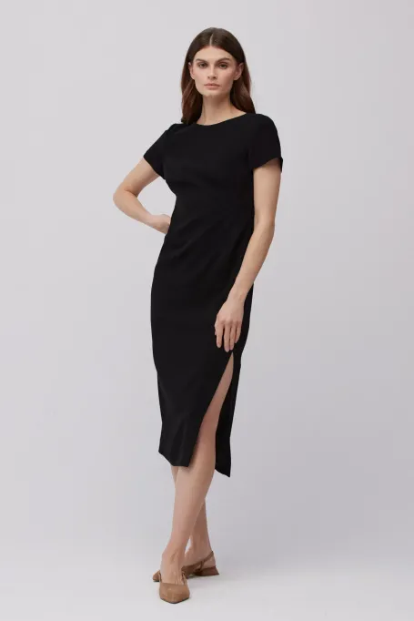 Schwarzes Midikleid mit kurzem Ärmel