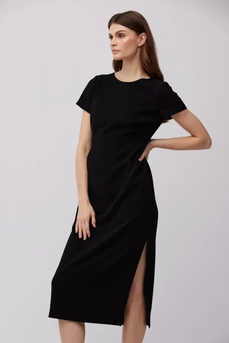 Schwarzes Midikleid mit kurzem Ärmel