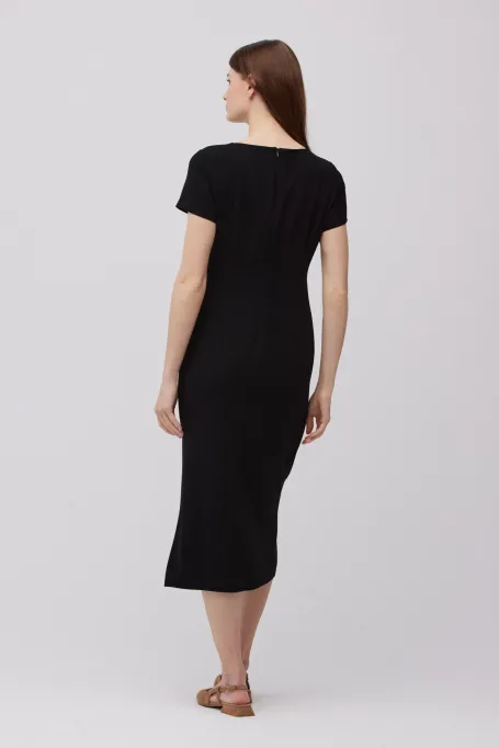 Schwarzes Midikleid mit kurzem Ärmel