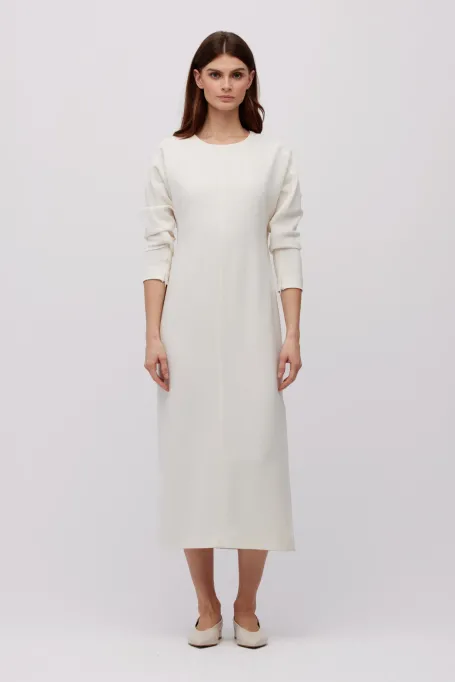 Weißes Midikleid mit Schlitz