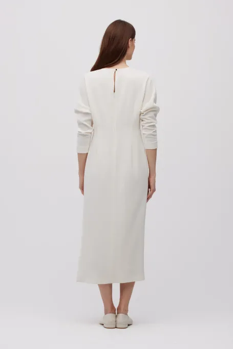 Weißes Midikleid mit Schlitz