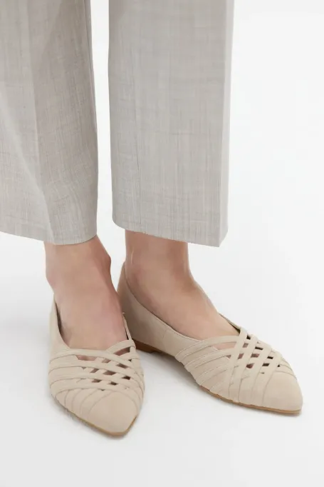 Beige Ballerinas aus Wildleder