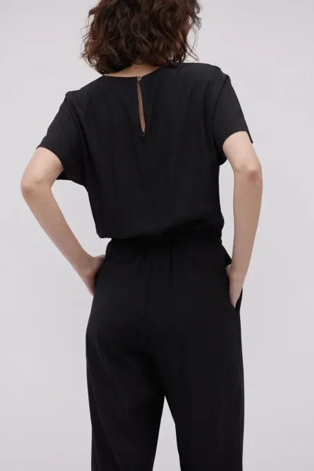 Schwarzer Seidenoverall