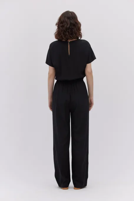 Schwarzer Seidenoverall