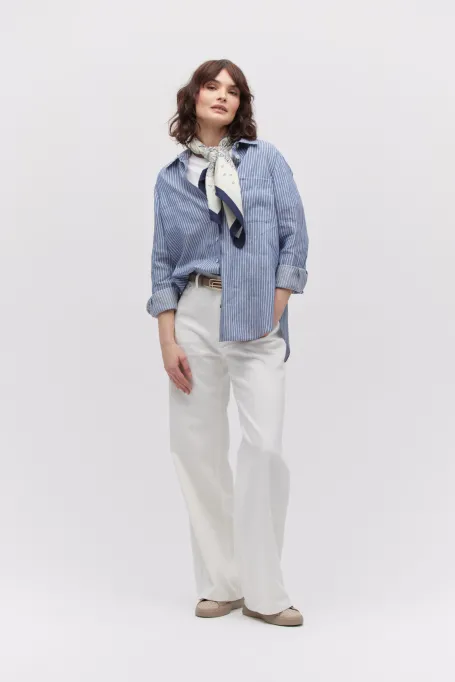Weiße Jeans mit weitem Bein