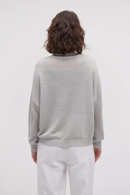 Leinenbluse mit V-Ausschnitt