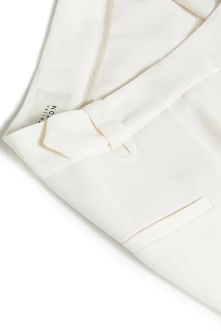 Weiße elegante Hosen mit weitem Bein