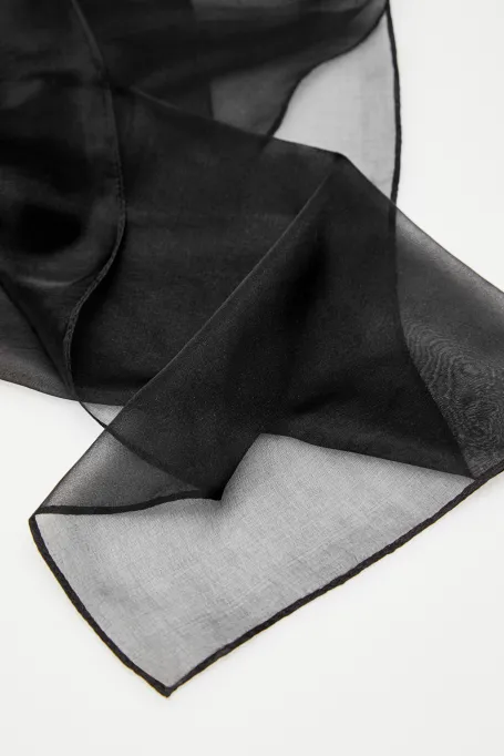 Schwarzer Seidenschal