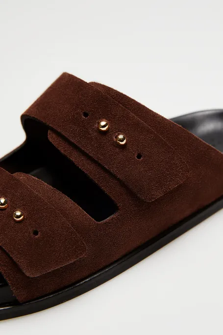 Braune Sandalen aus Wildleder