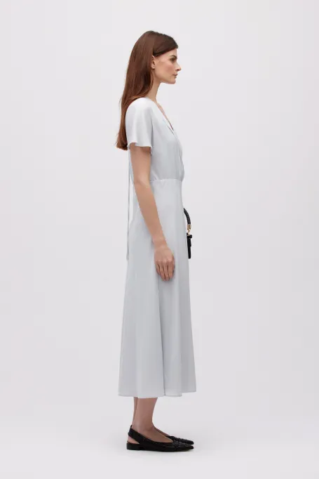 Graues Midikleid aus Seide