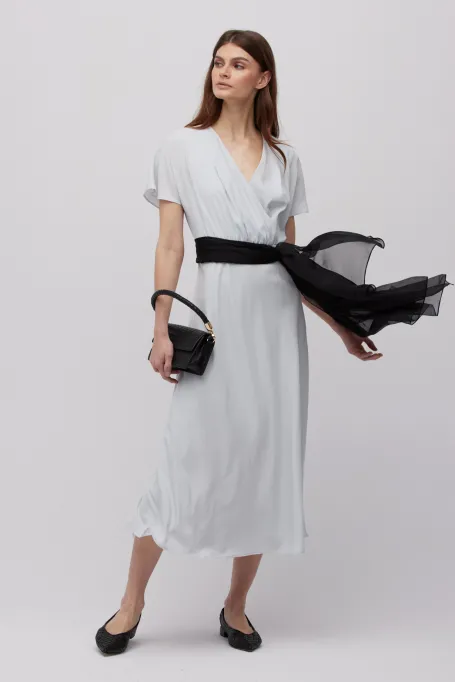 Graues Midikleid aus Seide