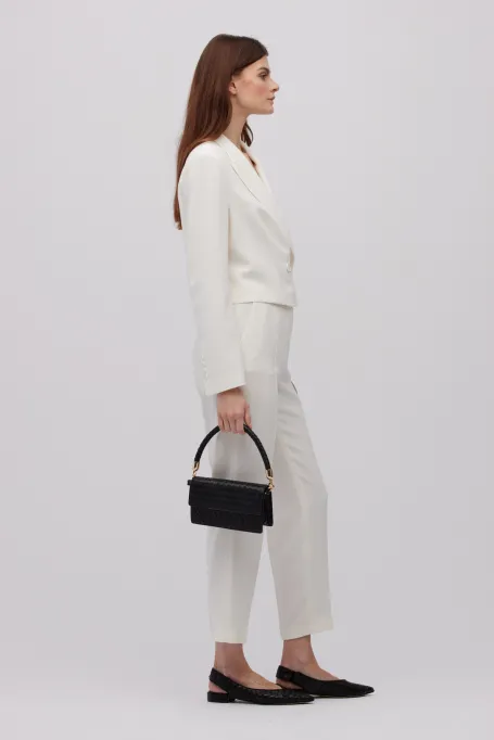 Kurzes cremefarbenes Sakko für den Anzug beige