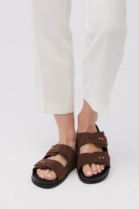 Braune Sandalen aus Wildleder