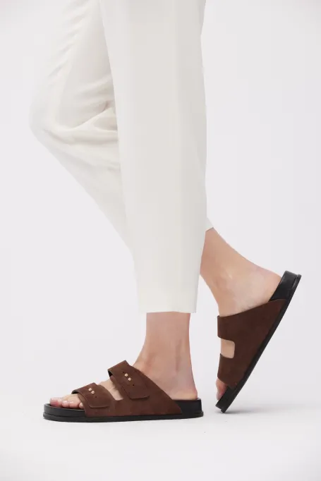 Braune Sandalen aus Wildleder