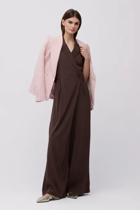 Seidiger schokoladenbrauner Overall mit weitem Bein