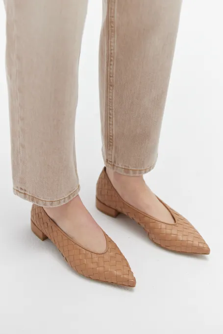 Ballerinas aus geflochtenem Leder