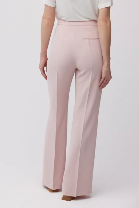Hosen in puderrosa zum Anzug