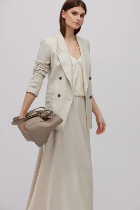 Langer beiger Rock mit Schlitzen