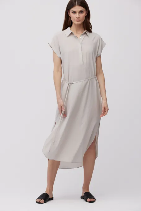 Beiges Kleid aus Seide
