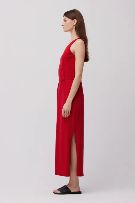 Rotes Kleid aus Seide