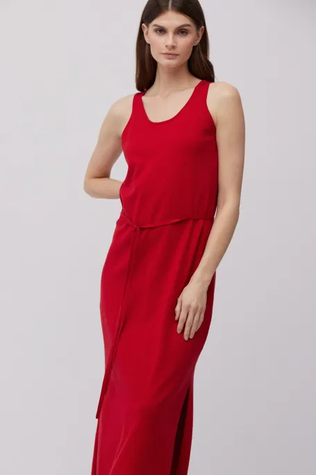 Rotes Kleid aus Seide