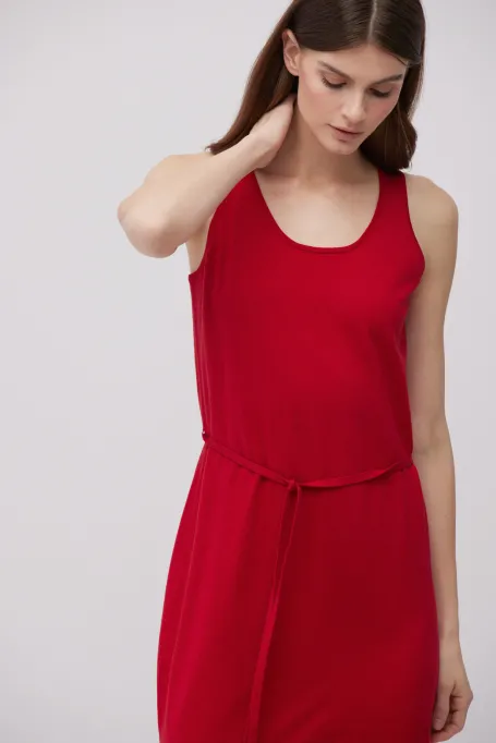 Rotes Kleid aus Seide