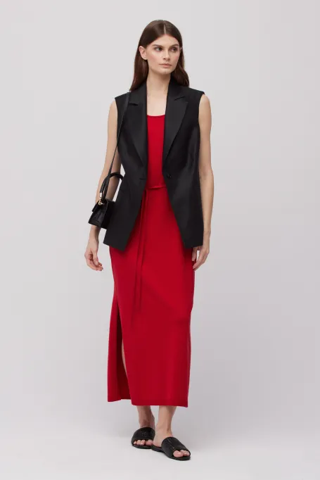 Rotes Kleid aus Seide