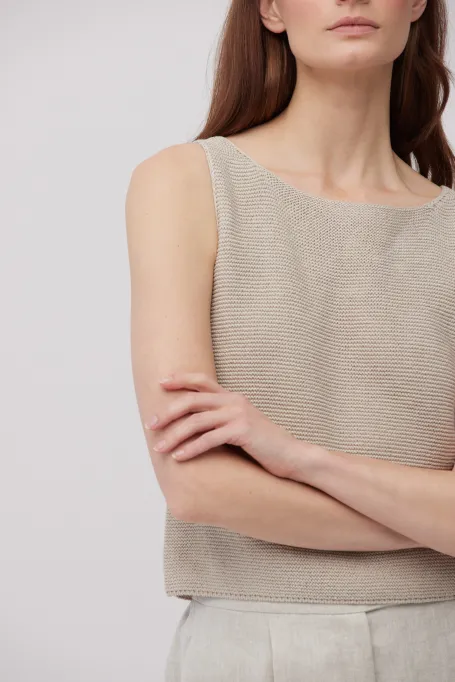 Taupefarbenes Strickoberteil mit Leinen