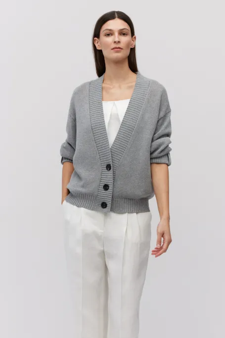Graue Leinenstrickjacke