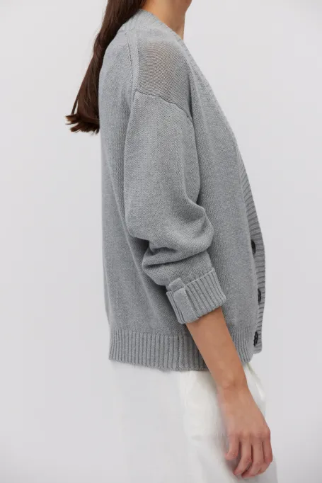 Graue Leinenstrickjacke