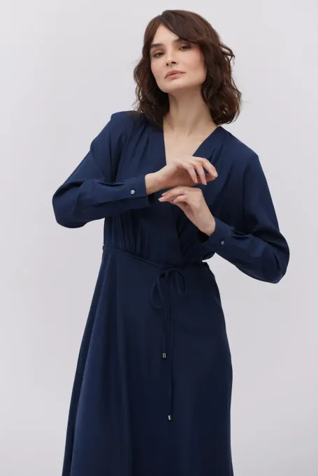 Dunkelblaue Seidenkleid