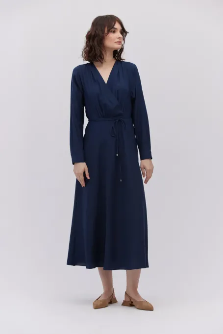 Dunkelblaue Seidenkleid