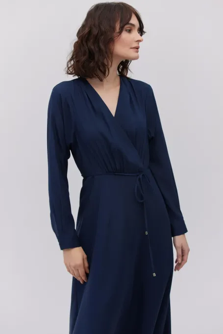 Dunkelblaue Seidenkleid