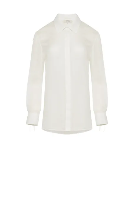 Weißes, lockeres Hemd aus Ramie