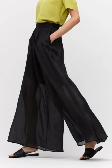 Schwarze weite Ramiehose