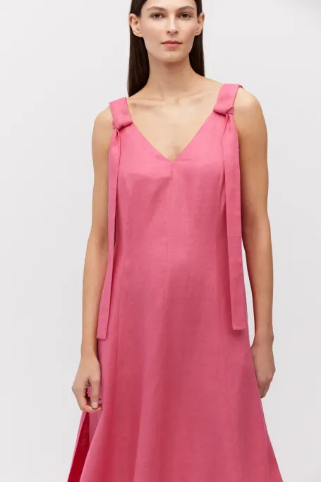 Langes rosa Leinenkleid mit Trägern