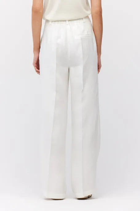 Weiße Leinenhose mit weitem Bein