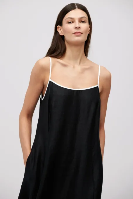 Schwarzes Leinenkleid