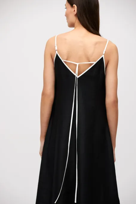 Schwarzes Leinenkleid