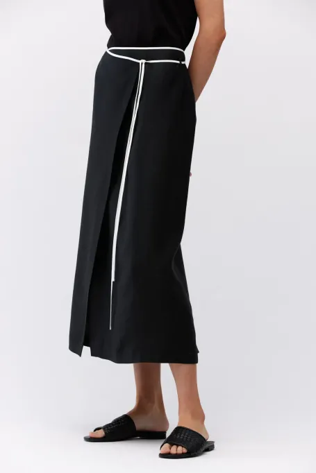 Schwarzer Leinenrock mit Bindung