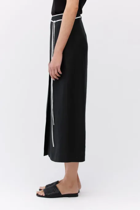 Schwarzer Leinenrock mit Bindung