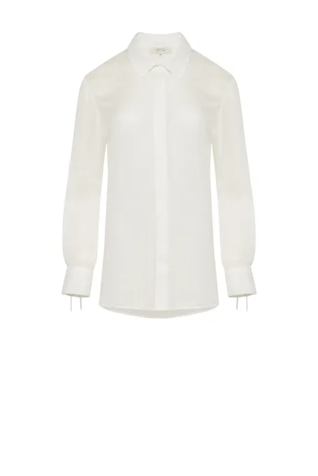 Weißes, lockeres Hemd aus Ramie