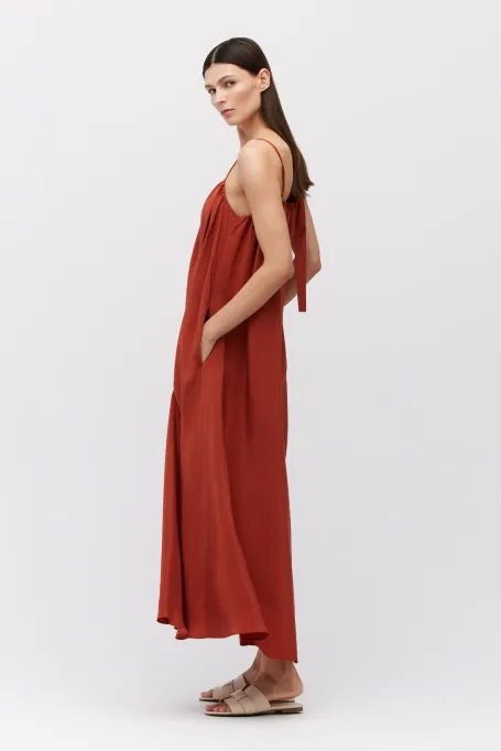 Locker sitzendes trapezförmiges Kleid aus Seide orange