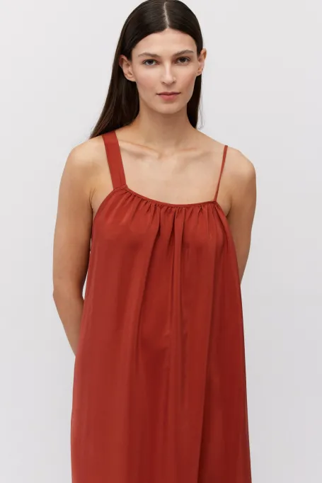 Locker sitzendes trapezförmiges Kleid aus Seide orange