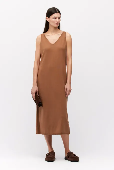 Braunes Seidenkleid