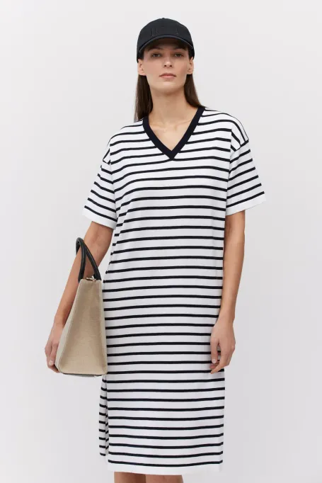 Weißes Etuikleid mit Streifen weiß