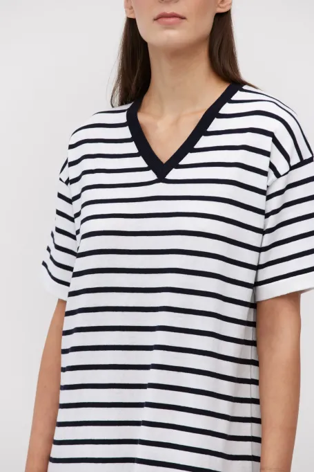 Weißes Etuikleid mit Streifen weiß