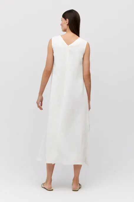 Weißes, langes Kleid aus Leinen